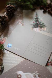 Maja Julkort A5, Nu har vi ljus här i vårt hus - Majas Cottage