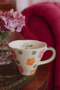 Majas Mugg, Du är värdefull - Majas Cottage    BERÄKNAD LEV: JAN