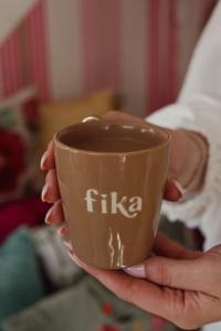 Majas Mugg Fika, Brun utan öra - Majas Cottage    BERÄKNAD LEV: FEB