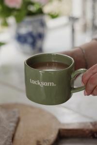 Majas Mugg, Tacksam (Grön) - Majas Cottage    BERÄKNAD LEV: FEB