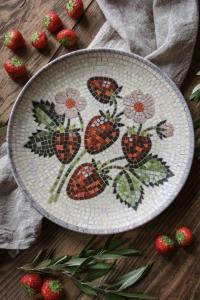 Majas Fat Strawberry Mosaic Stort 26,5x2,8 cm - Majas Cottage