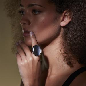 Ring Elastisk, Silverfärgad oval, Hilda - the moshi