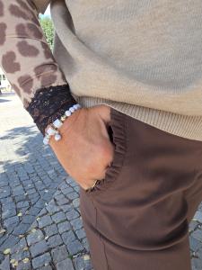 Byxa med volang på fickan, Brun Erika - Caramelle Fashion