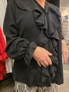 Blus med volang, Svart Carina - Caramelle Fashion