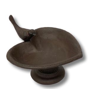 Fågelbad i gjutjärn, Fågel på ett hjärta - Miljögården