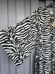 Kimono Zebra Creme / Svart, Mora - Coconut Milk