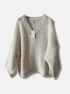 Stickad tröja med V-hals, Offwhite Ninni - Reunion