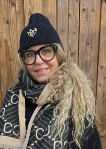 Mössa med leohjärta, Svart Amore - Soulful Fashion