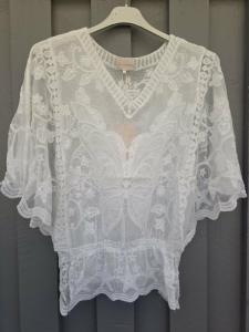 Topp i spets, Offwhite Fjäril Nala - Caramelle Fashion