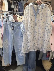 Blus Spets / Denim, Gloria - Qnuz      BERÄKNAD LEV: MARS