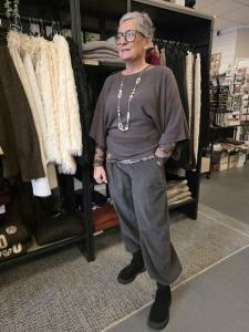 Stickad Tröja / Ponchotröja med 3/4 ärm, Brun Julia - Caramelle Fashion