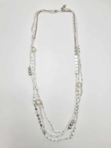 Halsband Långt, 3 rader pärlor i vitt / silver - Cat & Co