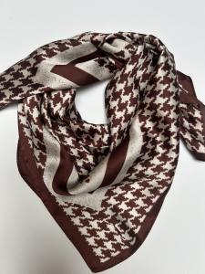 Scarves, Hundtandsmönstrad Brun (70x70 cm) - Three M