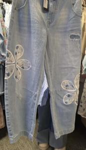 Jeans Barrel, Gloria - Qnuz    BERÄKNAD LEV: MARS