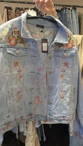 Jeansjacka med brodyr, Blå Boheme - Qnuz    BERÄKNAD LEV: MARS