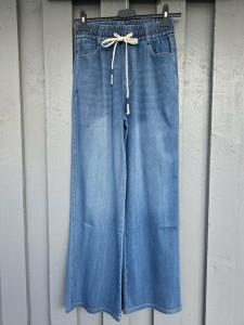 Jeans med raka, vida ben, Stina - Caramelle Fashion