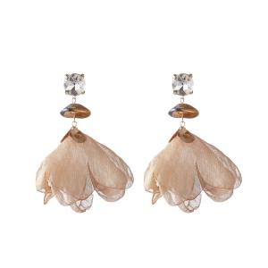 Örhängen, Klar sten med böljande sandfärgad blomma - Gemini