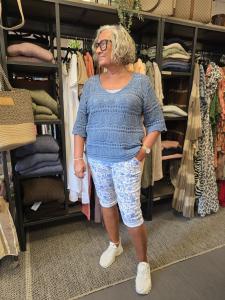 Topp Virkad, Jeansblå Mona - Caramelle Fashion