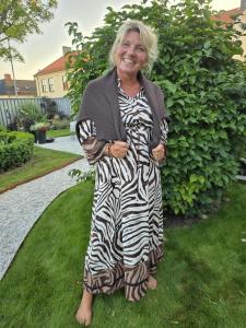 Klänning med knyt; Zebra Brun, Klara - Gemini