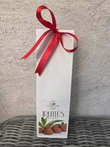 Chokladtryfflar Mintcrisp, Vit med rött band, 200 g - Gooslander