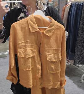 Linnejacka med hålsöm, Persika Miniato - Reunion    BERÄKNAD LEV: FEB/MARS