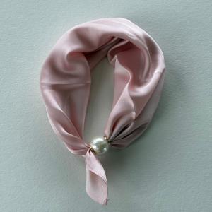 Scarves med magnetknäppe (vit pärla), Gammelrosa (70x70 cm) - Three M
