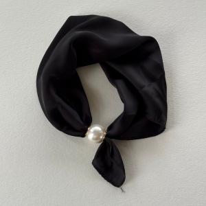 Scarves med magnetknäppe (vit pärla), Svart (70x70 cm) - Three M