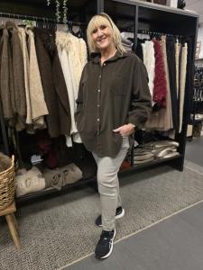 Magiskt stretchig byxa, Taupe Plussize, Karin - Soulful Fashion