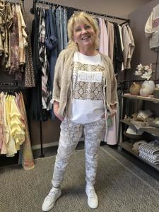 Magiskt stretchig byxa, Hibiskus Sand, Madde - Soulful Fashion