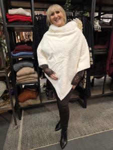 Poncho med pälsklädd insida, Vit - Caramelle Fashion