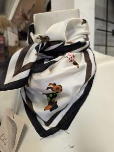 Scarf Tax, Svart kant - Soulful Fashion