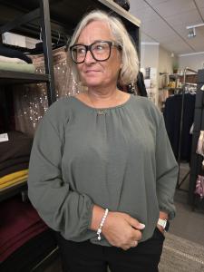 Blus / Topp med rund hals och lång ärm, Army Claudia - Caramelle Fashion