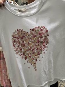 T-shirt Inze, Hjärta - Soulful Fashion     BERÄKNAD LEV: FEB