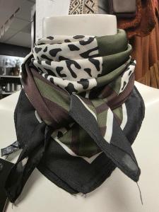 Scarves Army / Brun / Svart / Vit  (70x70 cm) - Three M