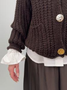 Kofta med stora guldknappar, Brun Gudrun - Gemini