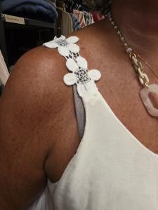 Linne med blomband, Vit Alexia - Caramelle Fashion