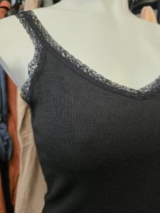 Linne, Ribbat med spets, Svart Lotten - Caramelle Fashion