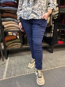 Magiskt stretchig byxa, Marin Plussize (Karin) - Soulful Fashion