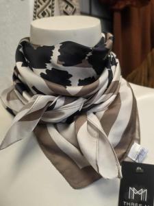 Scarves Creme / Svart / Kamel (70x70 cm) - Three M