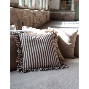 Kuddfodral med volang, Randig Nougat, Svea  45x45 cm