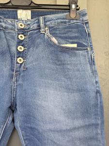 Jeans Capri, Knälånga med knappar, Paula - Caramelle Fashion
