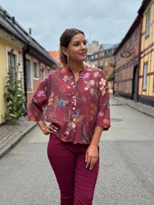 Blus, Blommönstrad Vinröd, Bera - Gemini