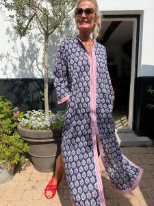 Klänning / Kaftan, Blommig Marin, Saranda  - Cabana Living