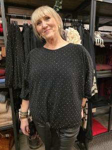 Topp, Glittrig med knyt fram, Svart Emma - Caramelle Fashion