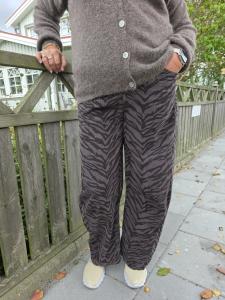 Byxa Zebramönstrad Babycord, Brun Vega - Caramelle Fashion