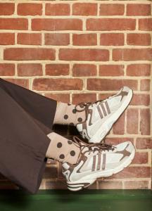 Strumpa, Latte storprickig, Maike - Black Colour