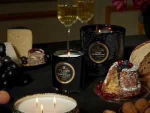 Crisp Champagne, Boxed Candle - Voluspa Doftljus