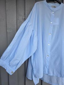 Skjorta med ballongärm, Himmelsblå Lotta - Soulful Fashion