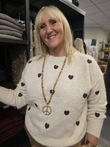 Stickad Tröja, Beige med bruna hjärtan, Lisen - Caramelle Fashion