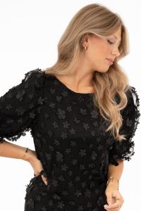 Blus med brodyr och påsydda blommor, Svart Chateau - Capri Collection